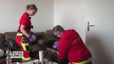 Lebensretter hautnah - Wenn jede Sekunde zählt: Einsatzgebiet Leipzig: Junger Mann mit starken Bauchschmerzen