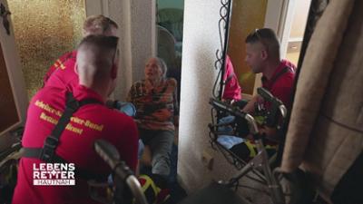 Lebensretter hautnah - Wenn jede Sekunde zählt: Einsatzgebiet Leipzig: Verletzte Frau in der Wohnung