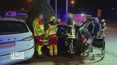 Lebensretter hautnah - Wenn jede Sekunde zählt: Einsatzgebiet Siegen: Schwerer Verkehrsunfall mit mehreren Verletzten Lebensretter hautnah - Wenn jede Sekunde zählt: Einsatzgebiet Siegen: Schwerer Verkehrsunfall mit mehreren Verletzten