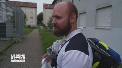 Lebensretter hautnah - Wenn jede Sekunde zählt: Einsatzgebiet Stuttgart: Kind mit stark blutender Wunde am Arm Lebensretter hautnah - Wenn jede Sekunde zählt: Einsatzgebiet Stuttgart: Kind mit stark blutender Wunde am Arm