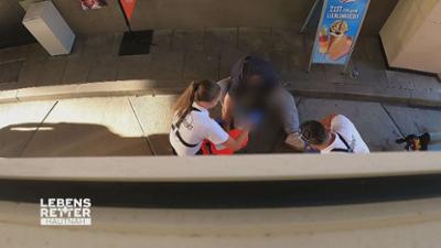 Lebensretter hautnah - Wenn jede Sekunde zählt: Einsatzgebiet Donauwörth: Stark alkoholisierte Person mit Schmerzen