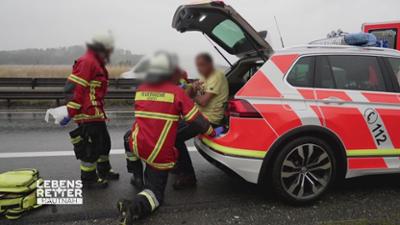 Lebensretter hautnah - Wenn jede Sekunde zählt: Einsatzgebiet Hof: Verkehrsunfall auf der Autobahn