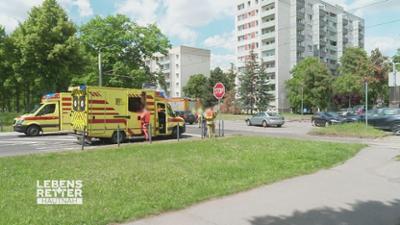 Lebensretter hautnah - Wenn jede Sekunde zählt: Einsatzgebiet Dresden: Autounfall auf dem Weg zum Krankenhaus Lebensretter hautnah - Wenn jede Sekunde zählt: Einsatzgebiet Dresden: Autounfall auf dem Weg zum Krankenhaus
