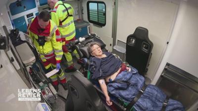 Lebensretter hautnah - Wenn jede Sekunde zählt: Einsatzgebiet Bad Doberan: Patientin mit Verdacht auf eine Lungenentzündung