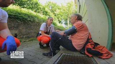 Lebensretter hautnah - Wenn jede Sekunde zählt: Einsatzgebiet Donauwörth: Kreislaufprobleme bei einem älteren Herren