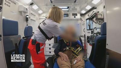 Lebensretter hautnah - Wenn jede Sekunde zählt: Einsatzgebiet Fürstenfeldbruck: Frau mit Nervenzusammenbruch im Nagelsalon Lebensretter hautnah - Wenn jede Sekunde zählt: Einsatzgebiet Fürstenfeldbruck: Frau mit Nervenzusammenbruch im Nagelsalon