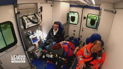 Lebensretter hautnah - Wenn jede Sekunde zählt: Einsatzgebiet Dresden: Mögliche Geburt vor Ort