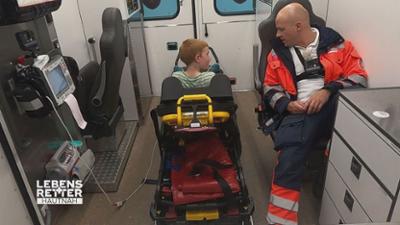Lebensretter hautnah - Wenn jede Sekunde zählt: Einsatzgebiet Dresden: Verkehrsunfall mit einem 9-Jährigen Kind