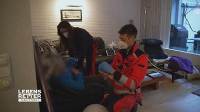 Lebensretter hautnah - Wenn jede Sekunde zählt: Einsatzgebiet Offenbach: Mann nach Ohnmacht mit Atembeschwerden