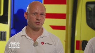 Lebensretter hautnah - Wenn jede Sekunde zählt: Einsatzgebiet Dresden: Wespenstich an der Zunge