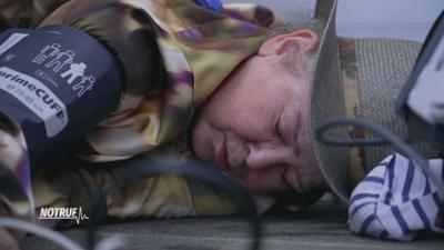 NOTRUF: Staffel 4 Folge 32 Versteckt unter Stoff und Scham