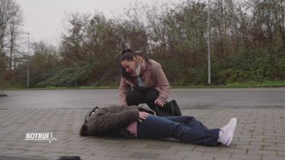 NOTRUF: Knöchelchaos nach E-Scooter-Sturz