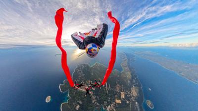 Best of Red Bull: Flugstunts über den Wolken