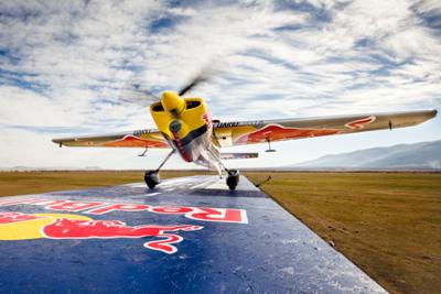 Best of Red Bull: Landung auf fahrendem Zug