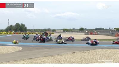 FIM Superbike World Championship: Massensturz in Kurve 2