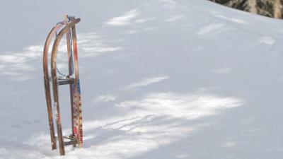 Servus am Abend: Geld & Rodeln verschwunden