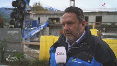 Servus am Abend: Tirol: Kran kippt um