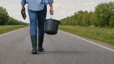 Servus am Abend: Retter vor den Rädern