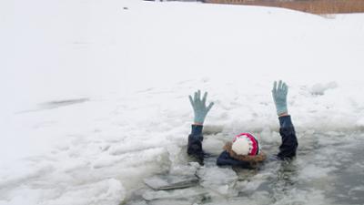 Servus am Abend: Eisunfall am Irrsee
