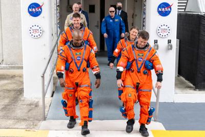 Servus Nachrichten: Nächster Halt: Der Mond!