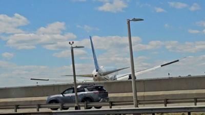 Servus Nachrichten: Flugzeug rammt Laster