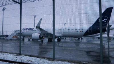 Servus Nachrichten: In Flugzeug gefangen