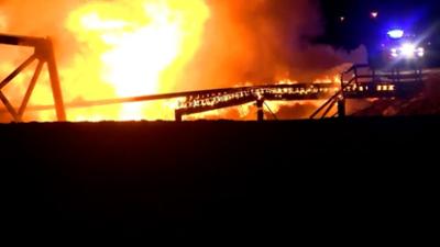 Servus Nachrichten: Brücke komplett abgebrannt