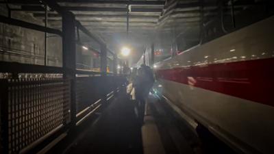 Servus Nachrichten: ICE in Tunnel gestrandet