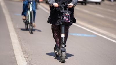 Servus Nachrichten: Tödlicher E-Scooter-Unfall