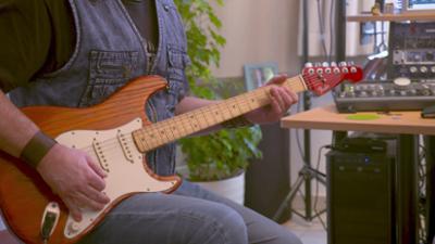 Servus um 2: E-Gitarren aus Holz