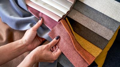 Servus um 2: Roboter repariert Kleidung