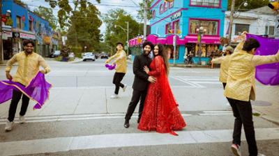 Bollywed - Farbenrausch & Hochzeitsglück: Staffel 1 Folge 7 Zucker, Sari und ein Superstar Bollywed - Farbenrausch & Hochzeitsglück: Staffel 1 Folge 7 Zucker, Sari und ein Superstar