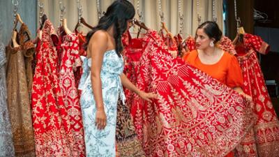 Bollywed - Farbenrausch & Hochzeitsglück: Staffel 2 Folge 8 Geheimnisse in Little India