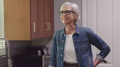 Celebrity DIY: Stars packen an: Staffel 2 Folge 4 Allison Janney
