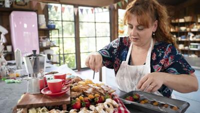 Das große Backen: Staffel 5 Folge 7 Dessert-Woche Das große Backen: Staffel 5 Folge 7 Dessert-Woche