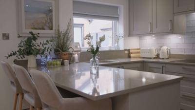Dream Kitchens & Bathrooms - Das große Makeover: Staffel 1 Folge 6 Shaker-Küche & Art-déco-Bad