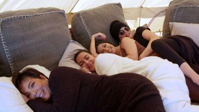 Keeping Up with the Kardashians: Staffel 19 Folge 1 Wachstumsschmerzen