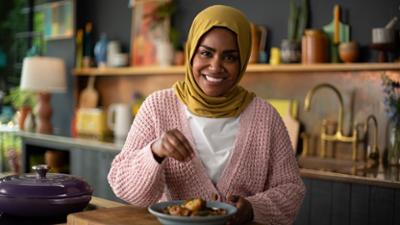 Nadiya's Cook Once Eat Twice - Einmal Kochen, doppelt genießen: Staffel 1 Folge 3 Stressfreie Wochenend-Gerichte Nadiya's Cook Once Eat Twice - Einmal Kochen, doppelt genießen: Staffel 1 Folge 3 Stressfreie Wochenend-Gerichte