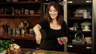 Nigella: Kochen, Essen, Leben: Staffel 1 Folge 1 Fischstäbchen-Bhurta