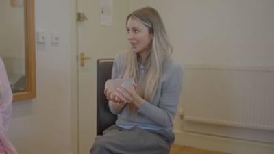 Price of Perfection - Olivia Attwood deckt auf: Staffel 1 Folge 2 Alles rund um Brüste