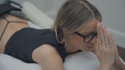 Price of Perfection - Olivia Attwood deckt auf: Staffel 1 Folge 3 Der perfekte Po