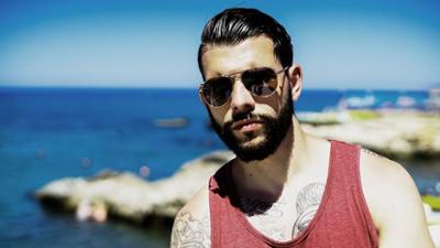 Tattoo Fixers on Holiday - Die Cover up-Profis: Staffel 1 Folge 1 Ein String der Unmöglichkeit