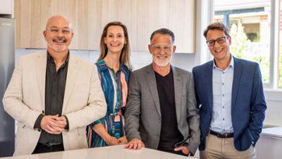 Unser Traumhaus: Umzug oder Umbau?: Teenager im Homeoffice unter einem Dach