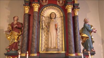 Die Kapelle in Eschringen und die spannende Geschichte um ihren Altar