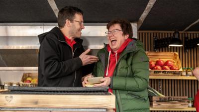 DORF DUELL - Wer kocht am besten?: · Bliesmengen-Bolchen (S01/E03)