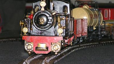 Eisenbahn-Romantik: Dampf und Gewitterwolken am Eisenbahnhimmel