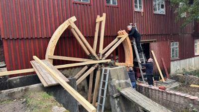 Handwerkskunst: Wie man ein Mühlrad baut