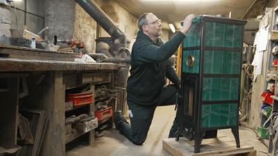 Handwerkskunst: Wie man alte Kachelöfen erneuert