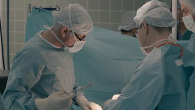 Handwerkskunst: Wie ein Chirurg operiert