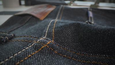 Handwerkskunst: Wie man eine Jeans macht